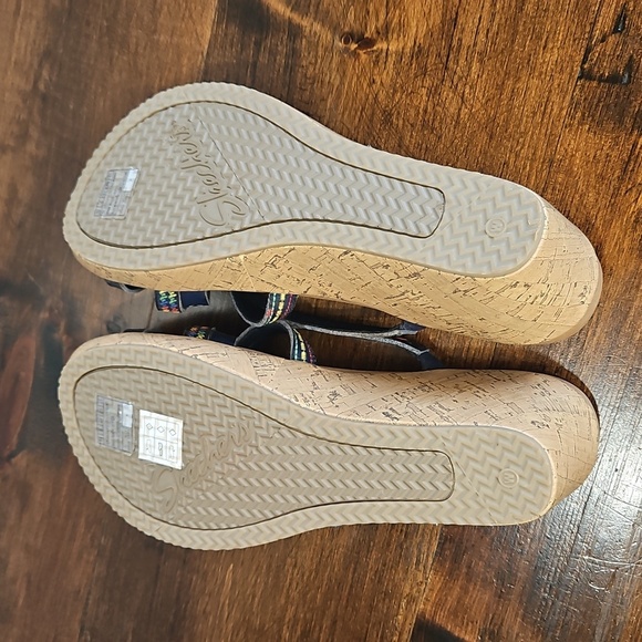 Skechers Tan Sandals - Picture 5 of 11